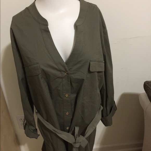 GUESS V Neck Button Down Top SLEEVE W/ROLL - Picture 1 of 8